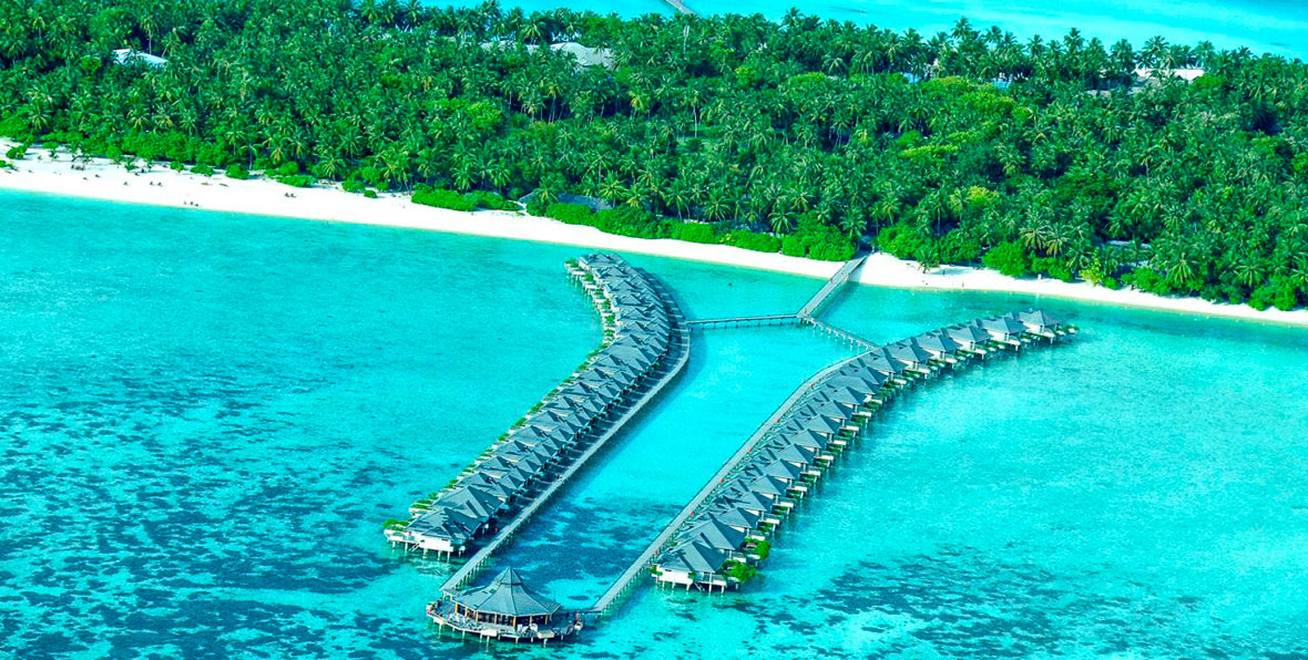 Alójate en un lujoso bungalow sobre el agua en Maldivas en esta estancia exclusiva para el verano de 2019