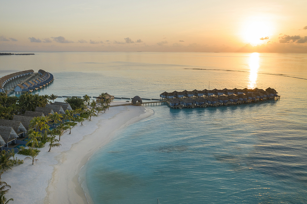Atardecer en Outrigger Maafushivaru