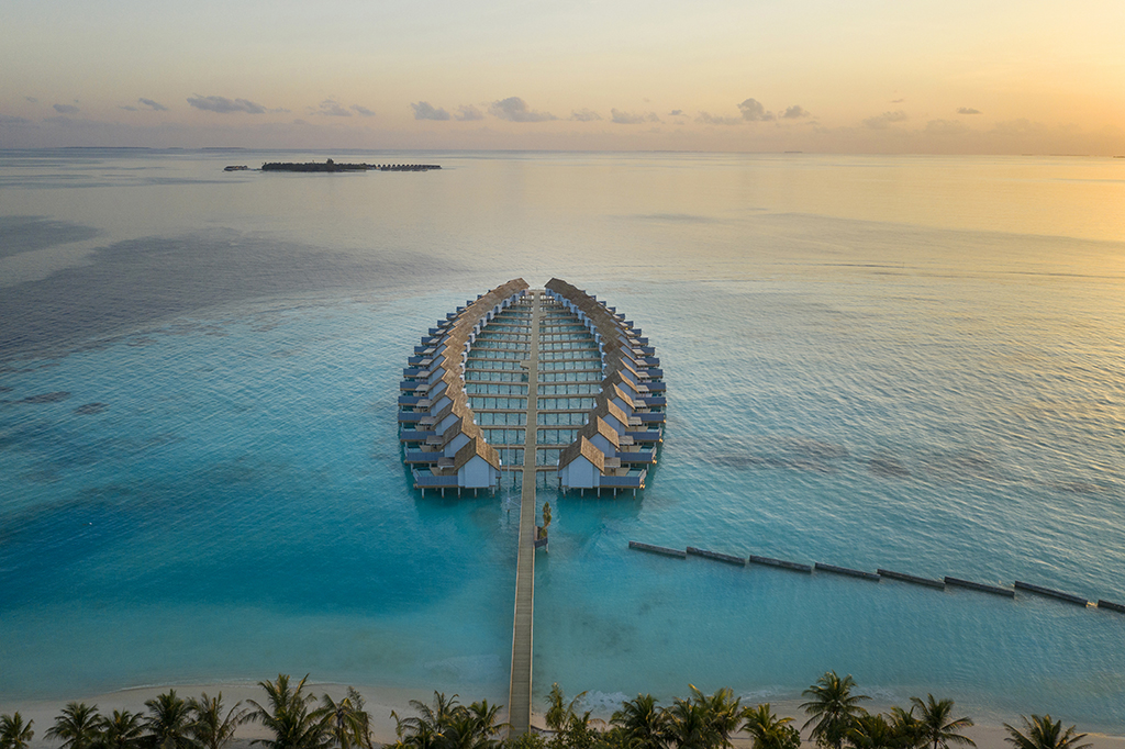 Vista aérea de las water villas, Outrigger Maafushivaru