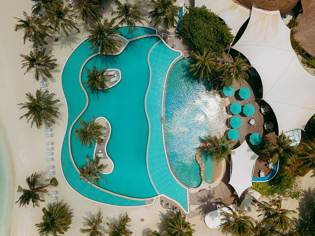 Holiday Inn Kandooma Maldives - vista aérea de la piscina