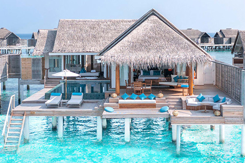 Over Water / Sunset Over Water Pool Villa sobre la laguna en Anantara Kihavah