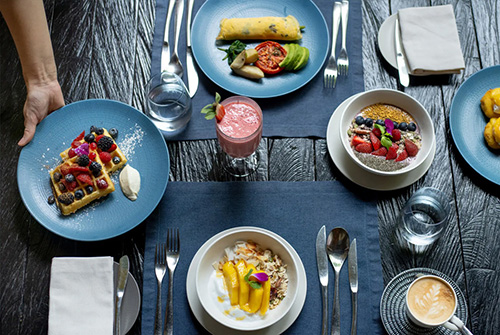 Vandhoo, restaurante principal con cocina internacional en JOALI Maldives