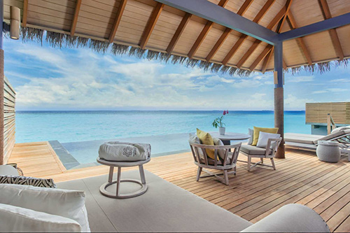 Beach Pool Villa y Over Water Pool Villa con piscina privada en Vakkaru Maldives