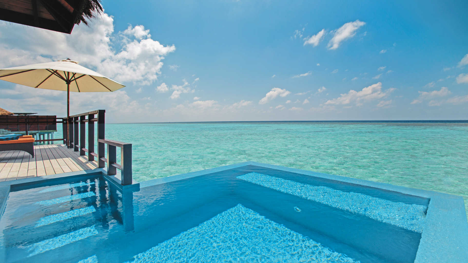 velassaru-maldives-water-villa-with-pool