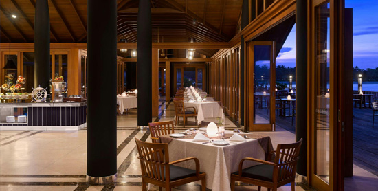 Restaurante The Lagoon sobre el agua