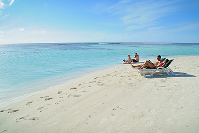 Bikini beach de Ariston Dhangethi