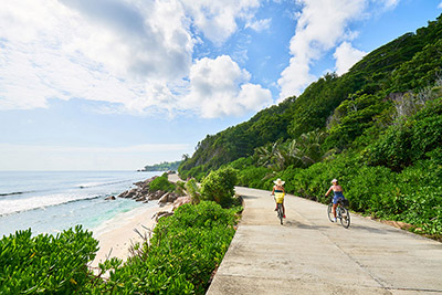 Paseando en bici por La Digue, Seychelles